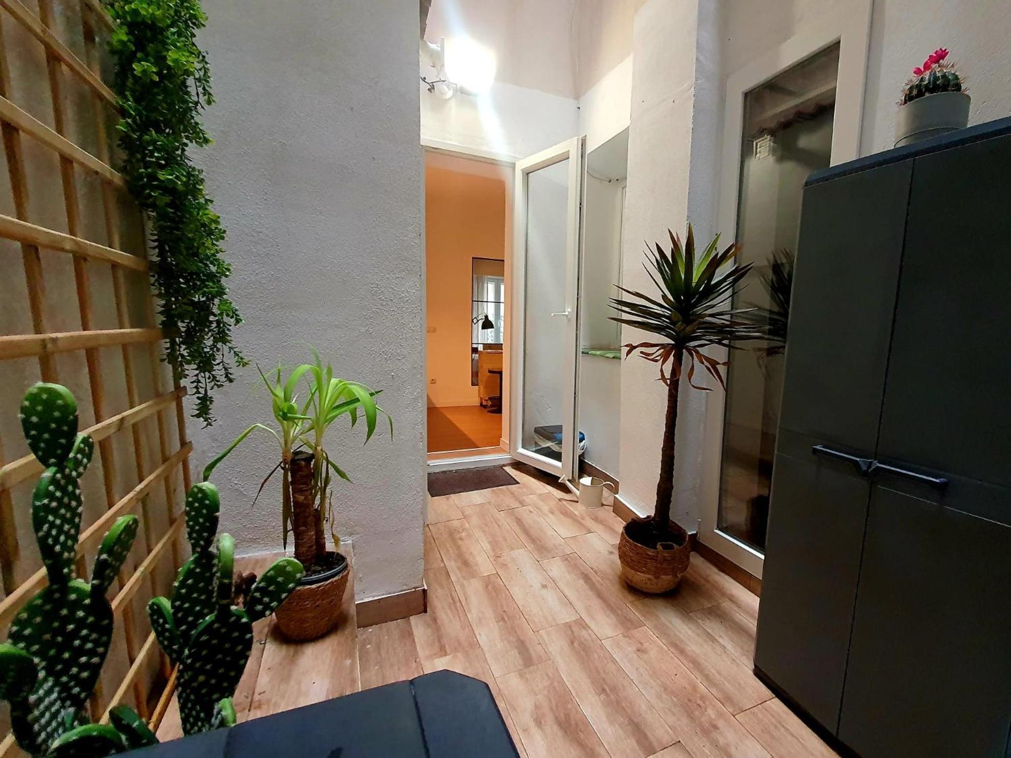Rentadore Atocha Suites Madrid Bagian luar foto