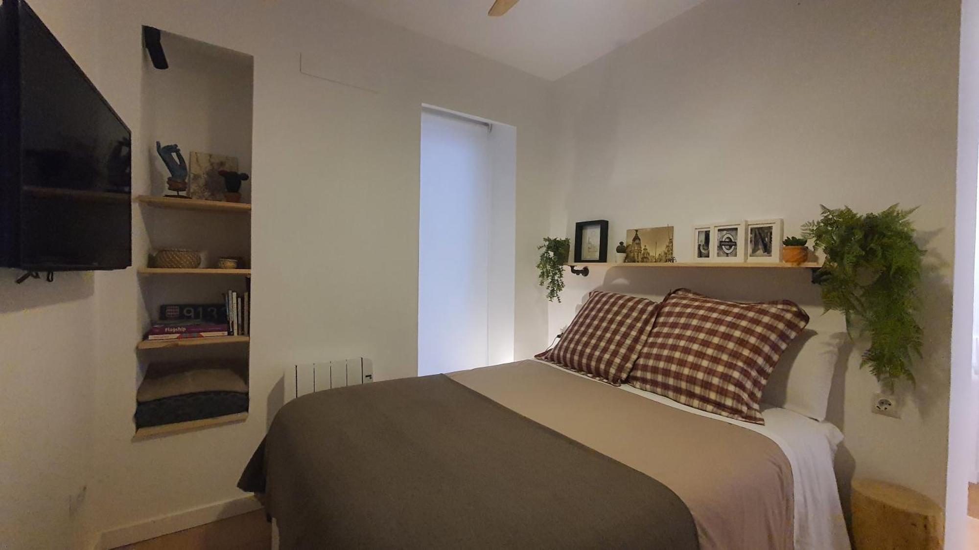 Rentadore Atocha Suites Madrid Bagian luar foto